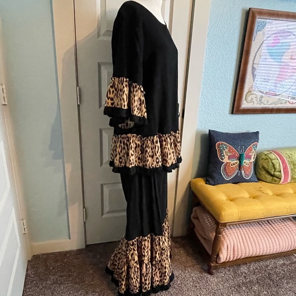 Umgee Black and Leopard Print Pantsuit - Picture 2 of 9